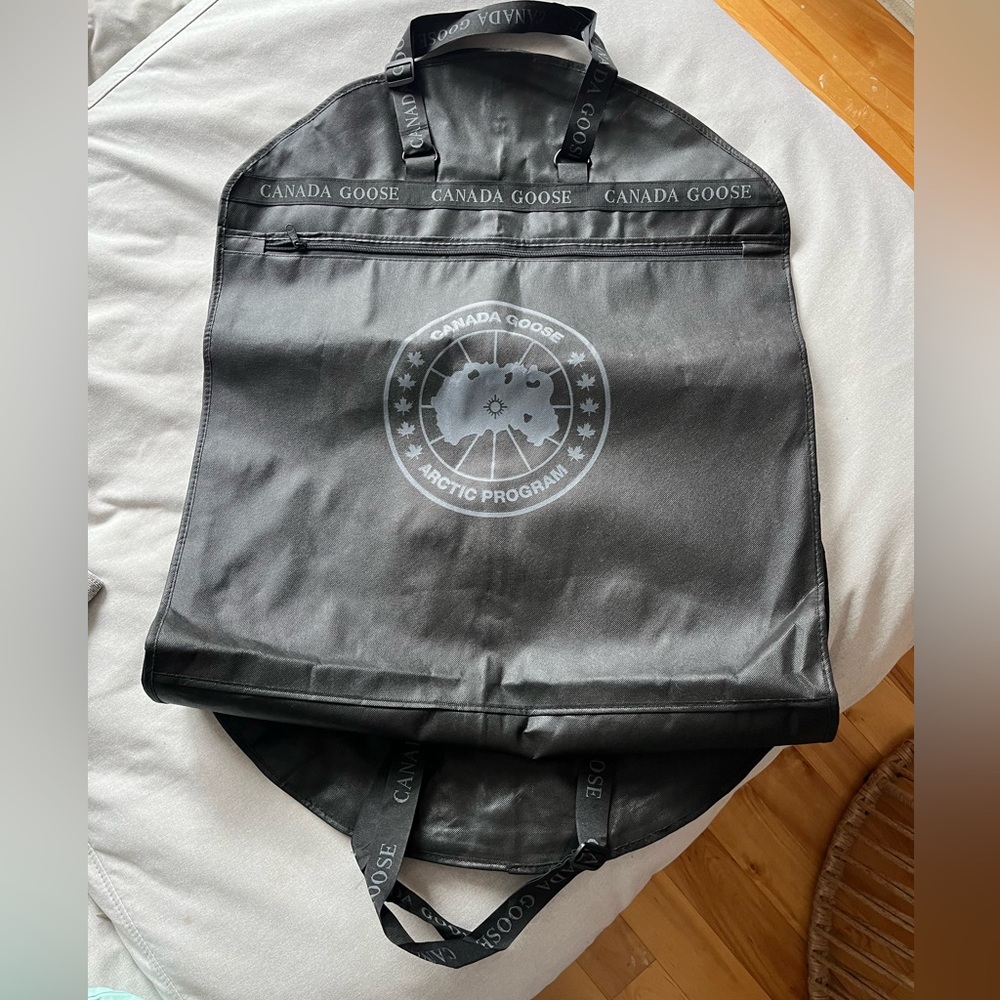 Canada Goose Garment bag, size large